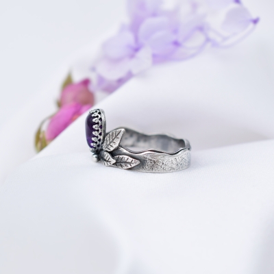 Asymetryczny Pierścionek z Ametystem