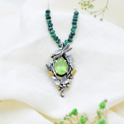 Wisiorek z Ważką i Oliwinem