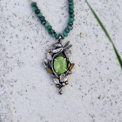 Leśny Naszyjnik z Zielonym Kamieniem