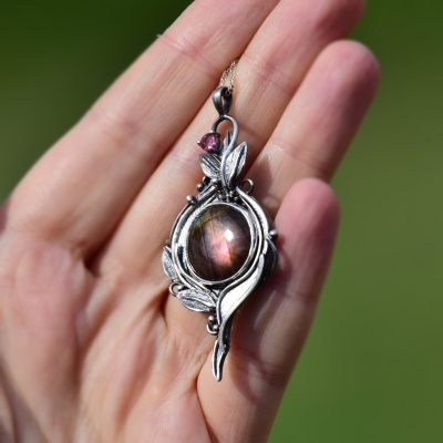 Baśniowy Naszyjnik z Labradorytem