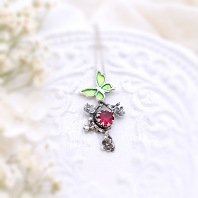 Srebrny Wisiorek z Gałązką Kwiatów