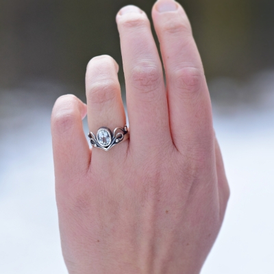 Pierścionek z Owalnym Akwamarynem