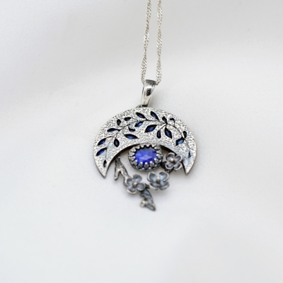 Lunula z Szafirem