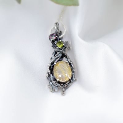 Wisiorek z Rutylowym Kwarcem