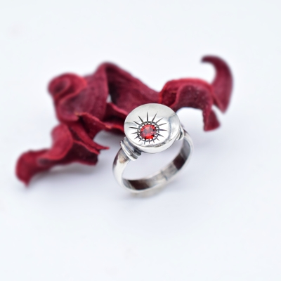 Pierścionek z Granatem Pirop