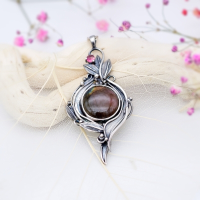 Baśniowy Wisior z Labradorytem