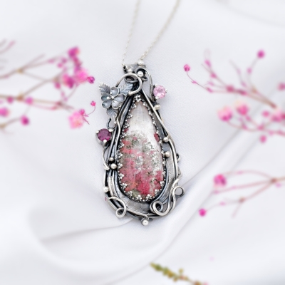 Baśniowy Naszyjnik z Lodolitem