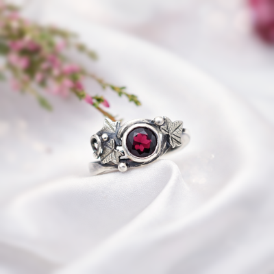 Bluszcz - Pierścionek z Granatem