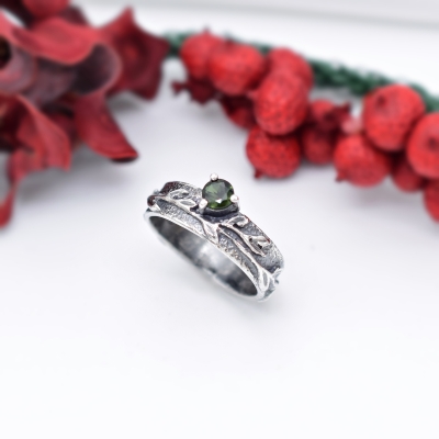 Pierścionek z Listkami i Turmalinem