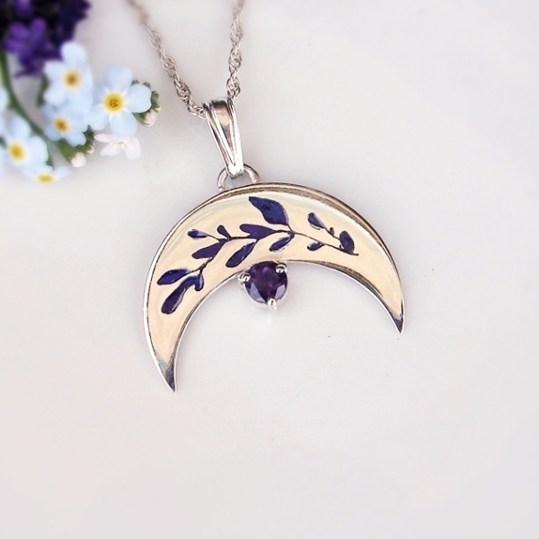 Srebrna Lunula z Ametystem